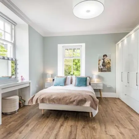 Majority Of Luxury Edwardian - Lake Views *