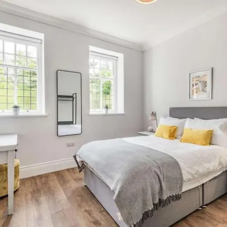 Majority Of Luxury Edwardian - Lake Views